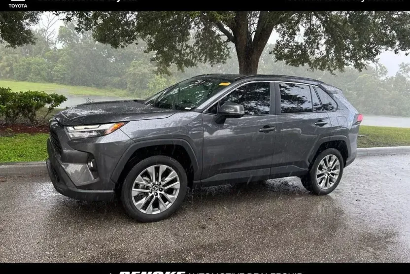 2023 Toyota RAV4 XLE Premium photo 1
