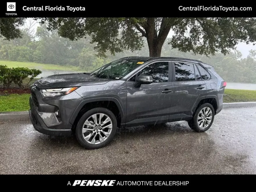 2023 Toyota RAV4 XLE Premium photo 1