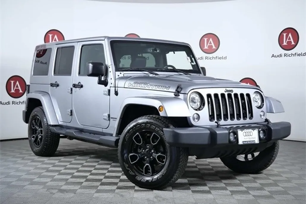 2017 Jeep Wrangler Unlimited Sahara photo 1