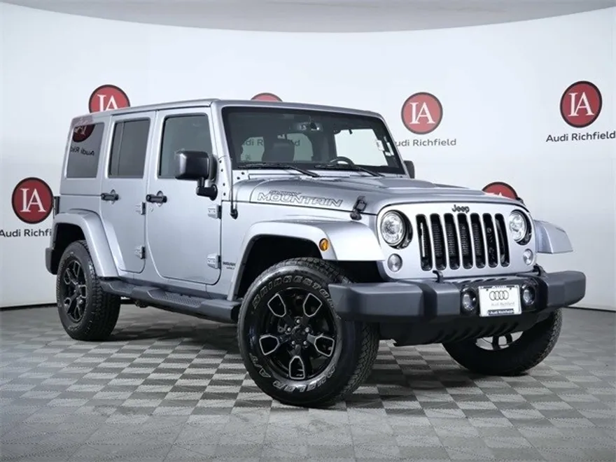 2017 Jeep Wrangler Unlimited Sahara photo 1