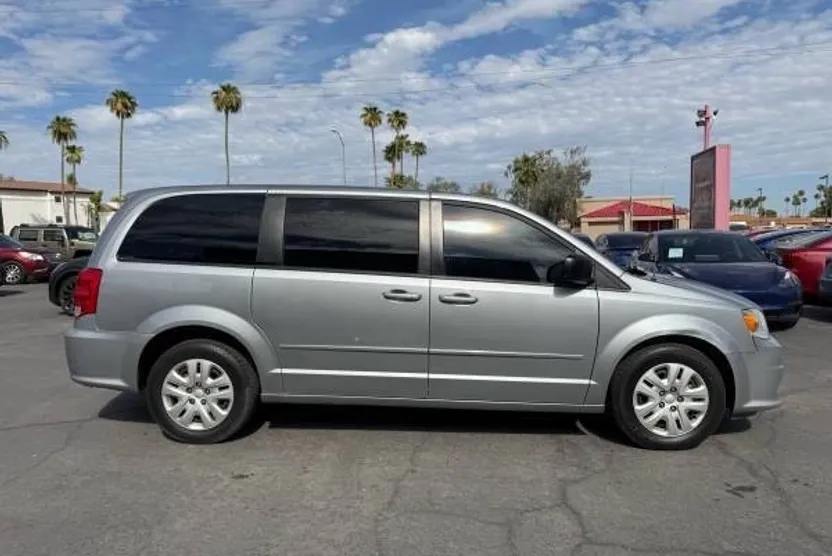 2017 Dodge Grand Caravan SE photo 1