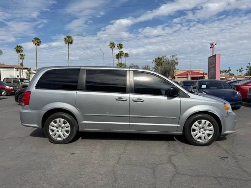 2017 Dodge Grand Caravan SE photo 1