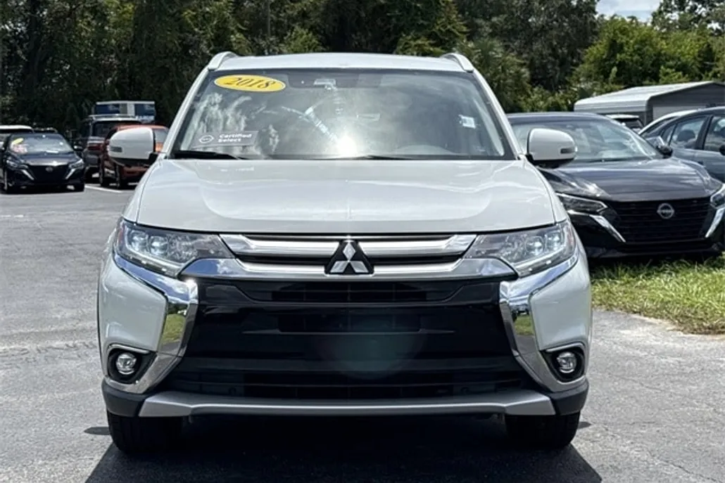 2018 Mitsubishi Outlander SEL Touring photo 1