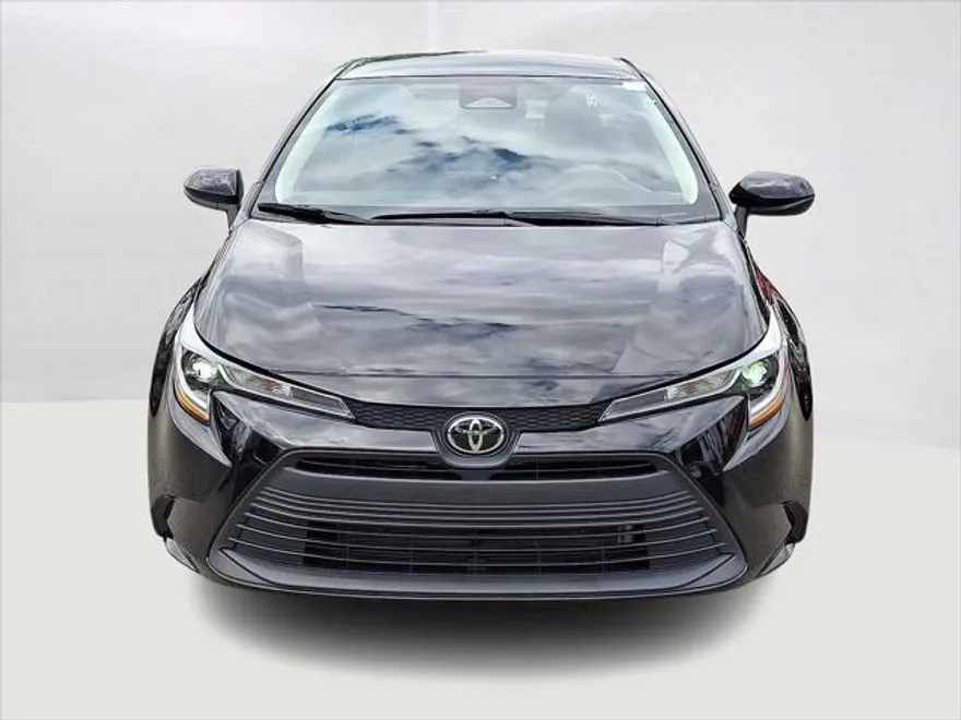 2024 Toyota Corolla LE photo 1