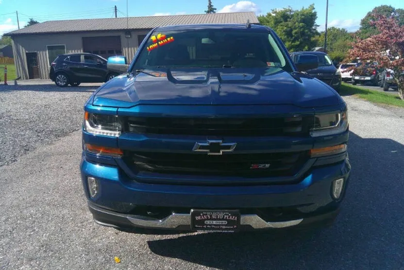2016 Chevrolet Silverado LT photo 1