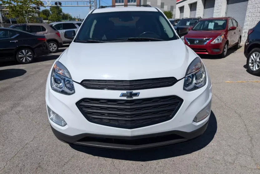 2017 Chevrolet Equinox LT photo 1