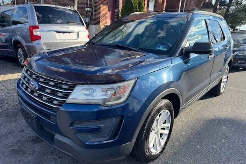 2016 Ford Explorer Base photo 1