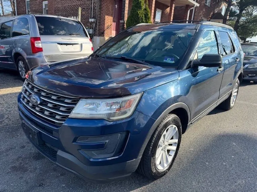 2016 Ford Explorer Base photo 1