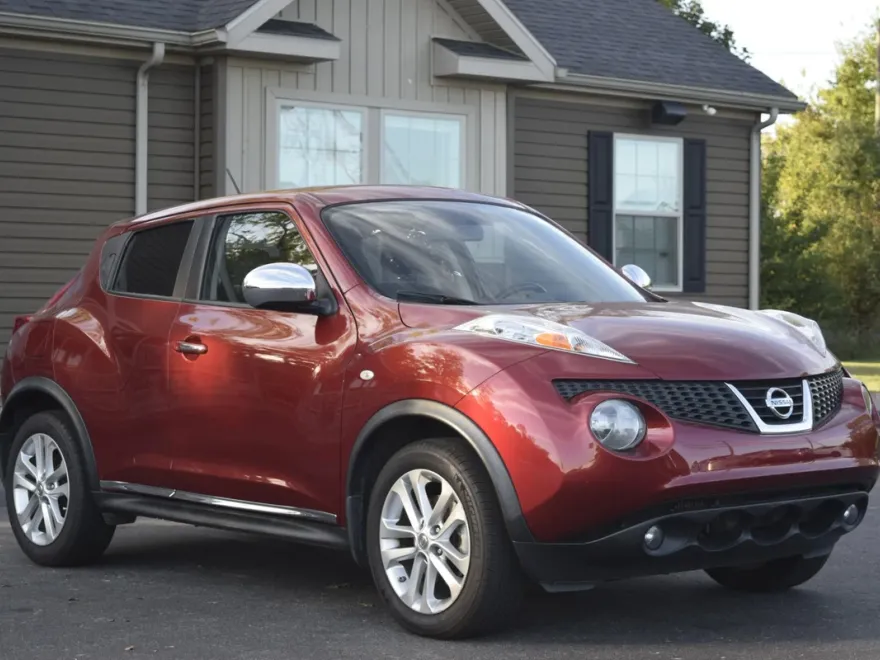 2011 Nissan Juke SL photo 1