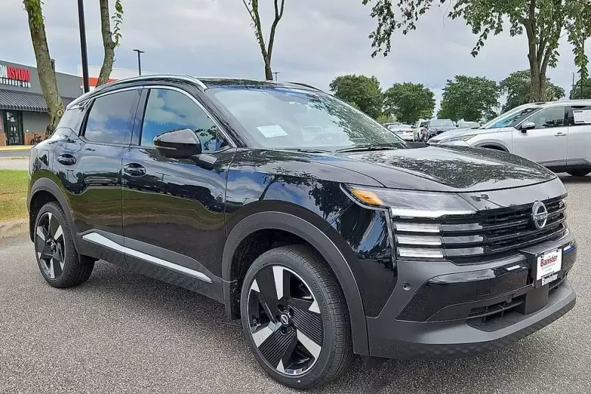 2025 Nissan Kicks SR photo 1