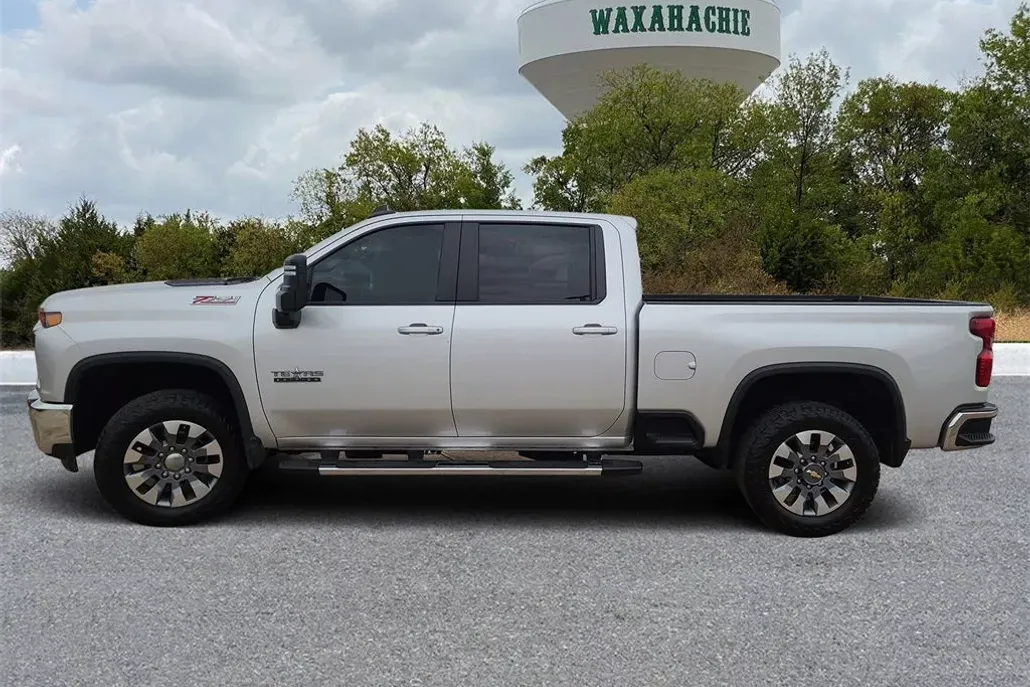 2023 Chevrolet Silverado 2500HD LT photo 1