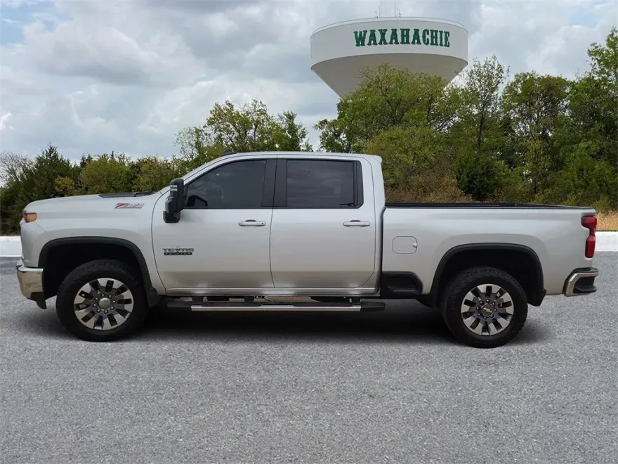 2023 Chevrolet Silverado 2500HD LT photo 1