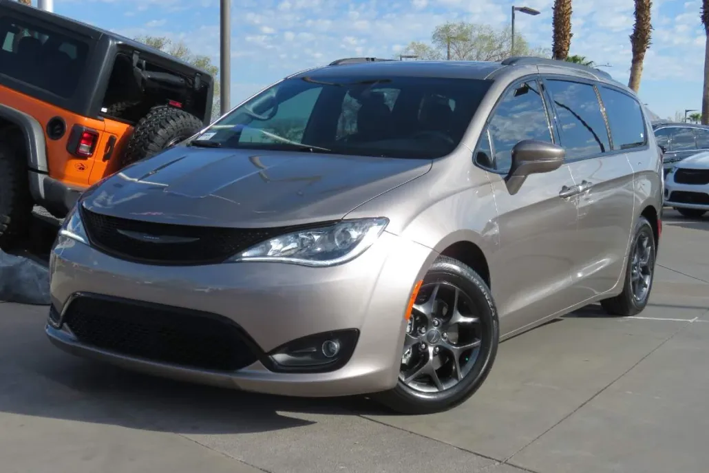 2018 Chrysler Pacifica Limited photo 1