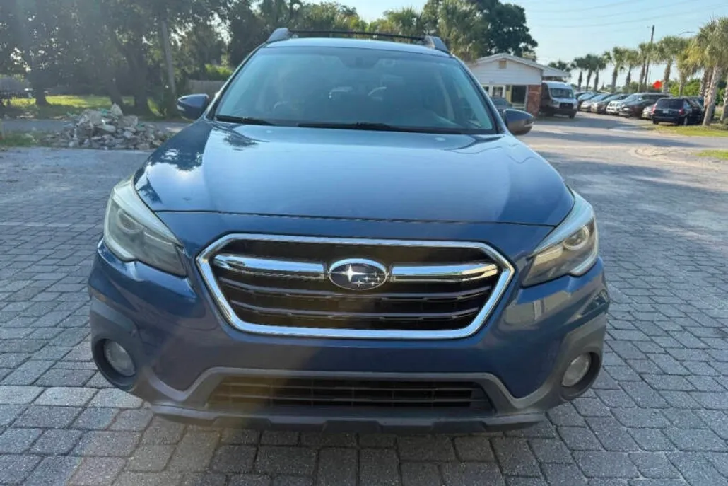 2019 Subaru Outback 2.5i Limited photo 1