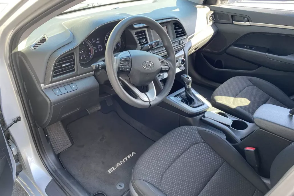 2019 Hyundai Elantra SE photo 1