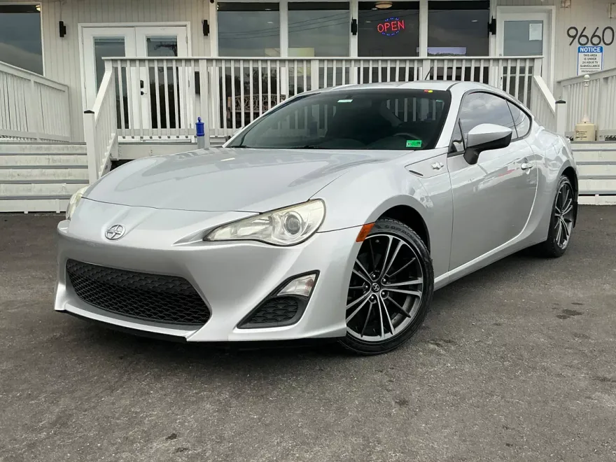 2013 Scion FR-S photo 1