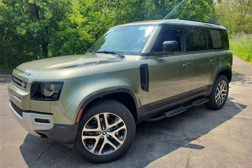 2025 Land Rover Defender 110 S photo 1