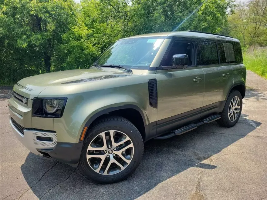 2025 Land Rover Defender 110 S photo 1