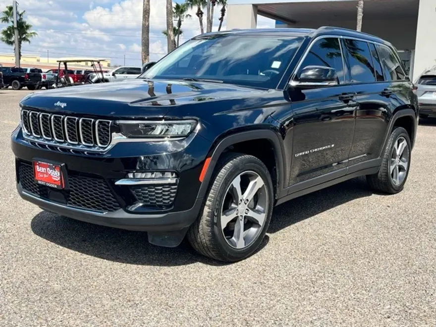 2023 Jeep Grand Cherokee Limited photo 1