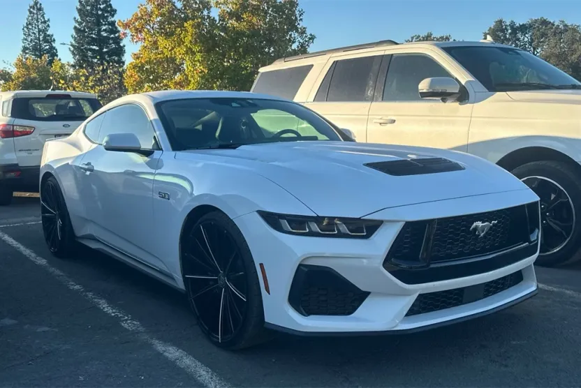 2025 Ford Mustang GT Premium photo 1