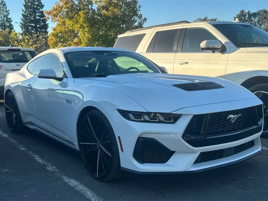2025 Ford Mustang GT Premium photo 1