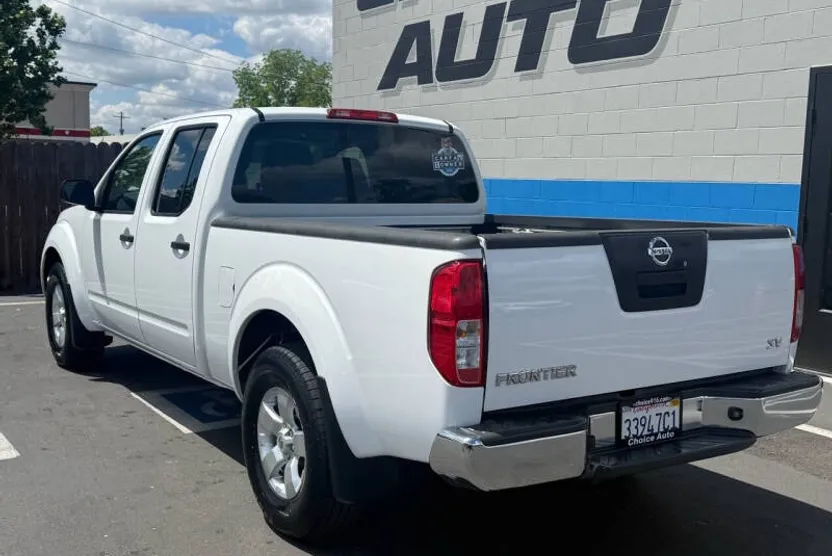 2012 Nissan Frontier SV photo 1