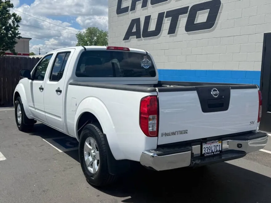 2012 Nissan Frontier SV photo 1