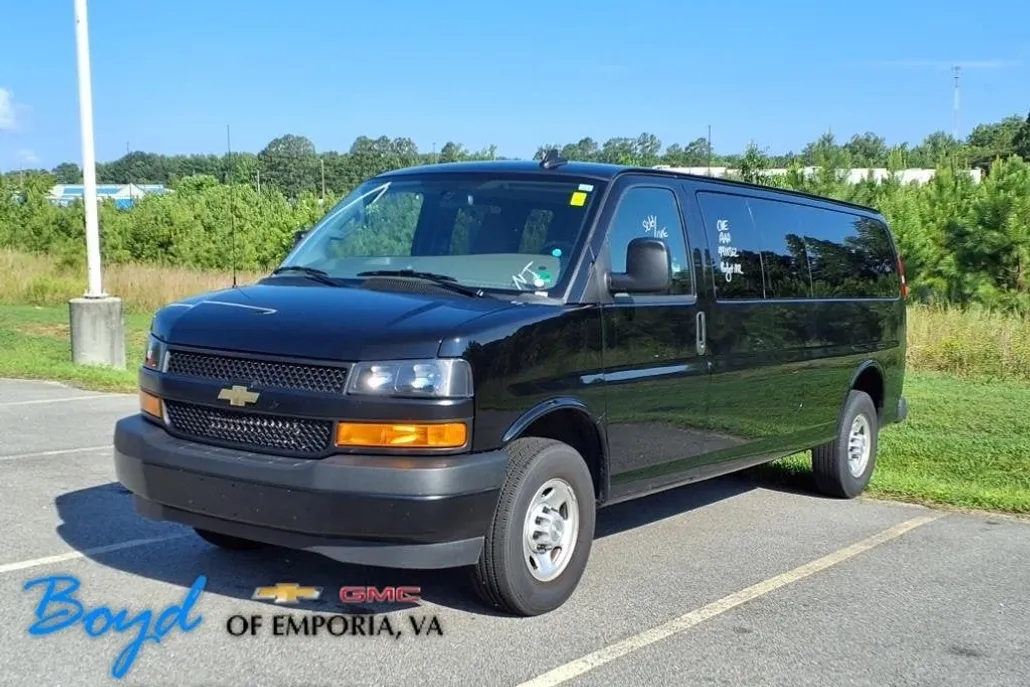 2025 Chevrolet Express Passenger 3500 photo 1