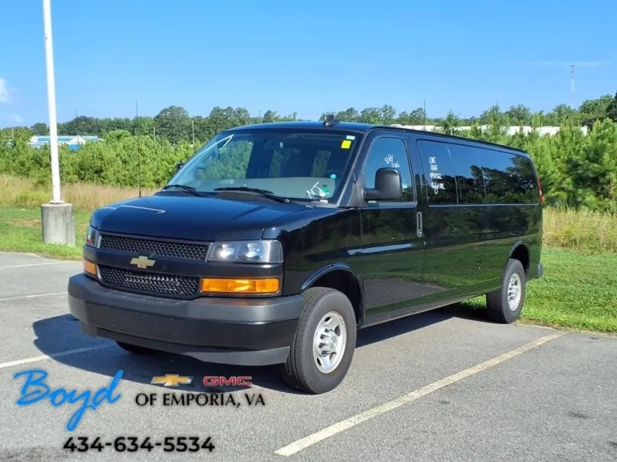 2025 Chevrolet Express Passenger 3500 photo 1
