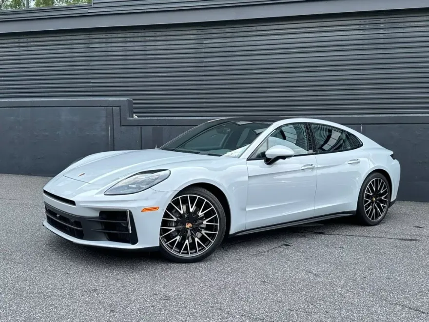 2025 Porsche Panamera 4 photo 1