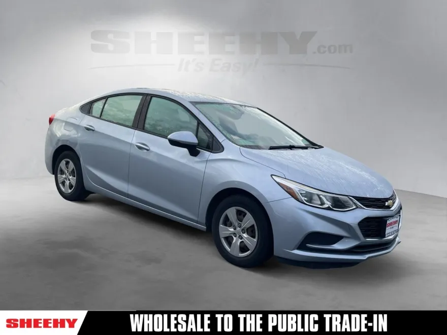2017 Chevrolet Cruze LS photo 1