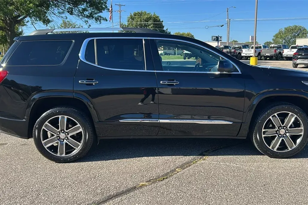 2019 Gmc Acadia Denali photo 1
