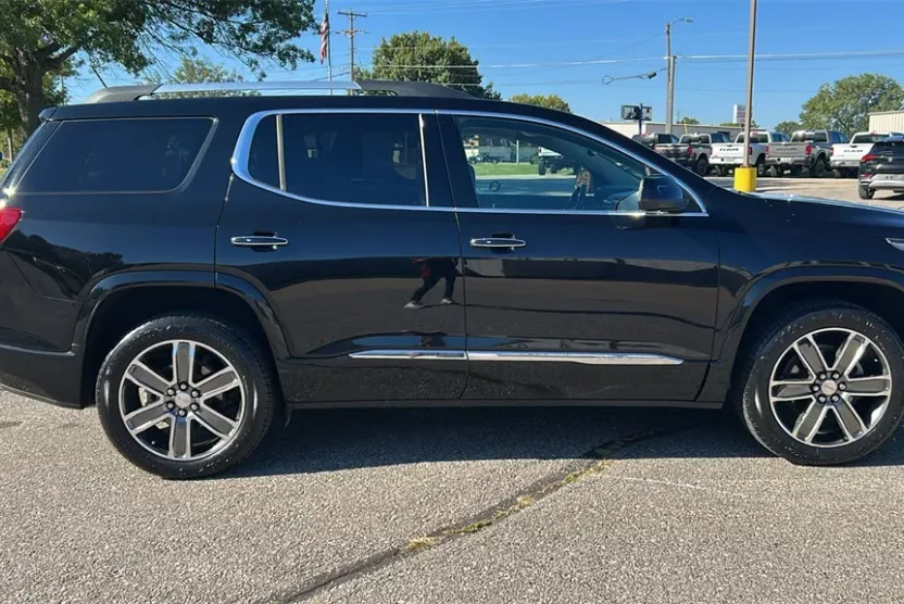 2019 Gmc Acadia Denali photo 1