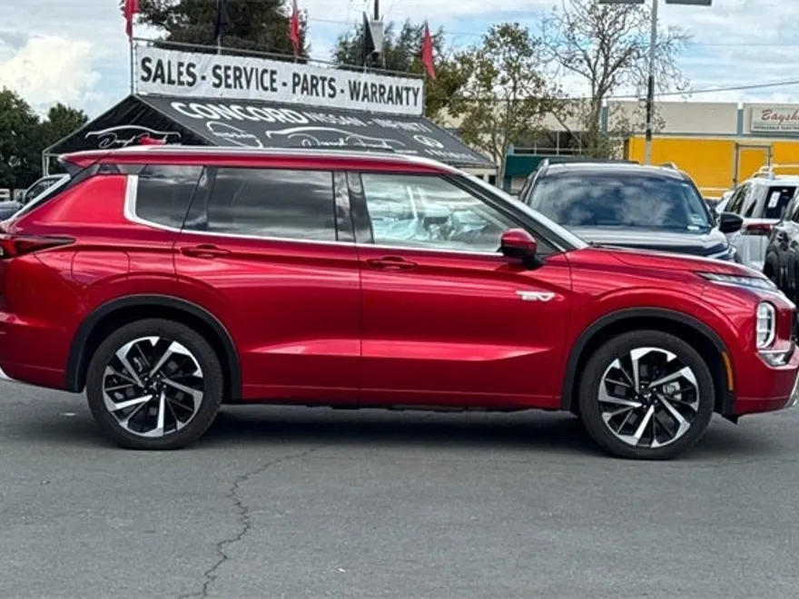2024 Mitsubishi Outlander PHEV SEL photo 1