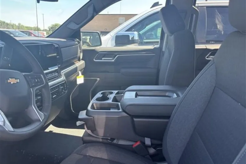 2026 Chevrolet Silverado 1500 LT photo 1