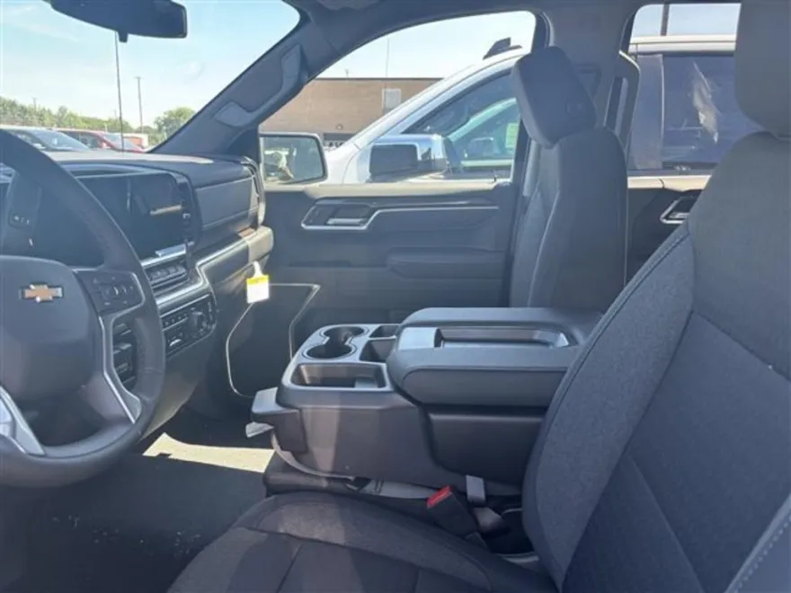 2026 Chevrolet Silverado 1500 LT photo 1