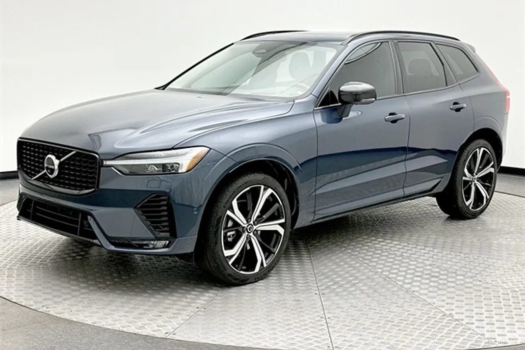 2023 Volvo XC60 B5 Ultimate photo 1