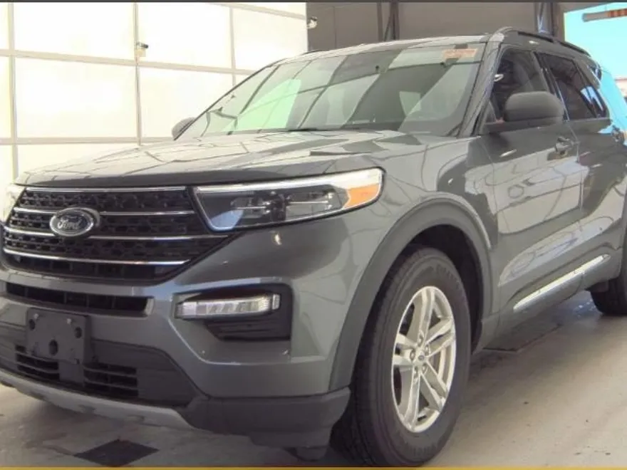 2022 Ford Explorer XLT photo 1