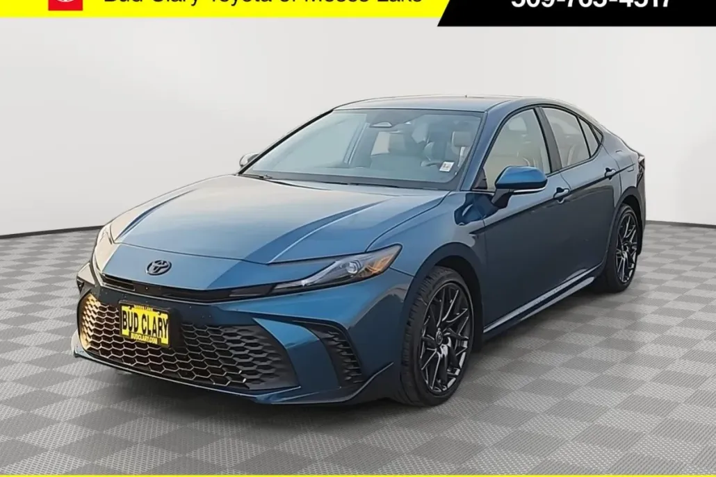 2026 Toyota Camry SE photo 1