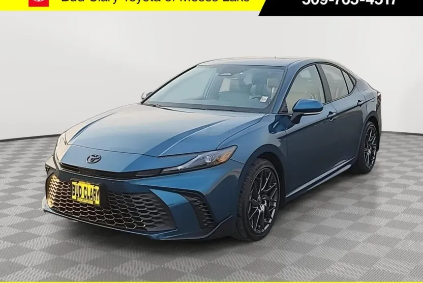 2026 Toyota Camry SE photo 1