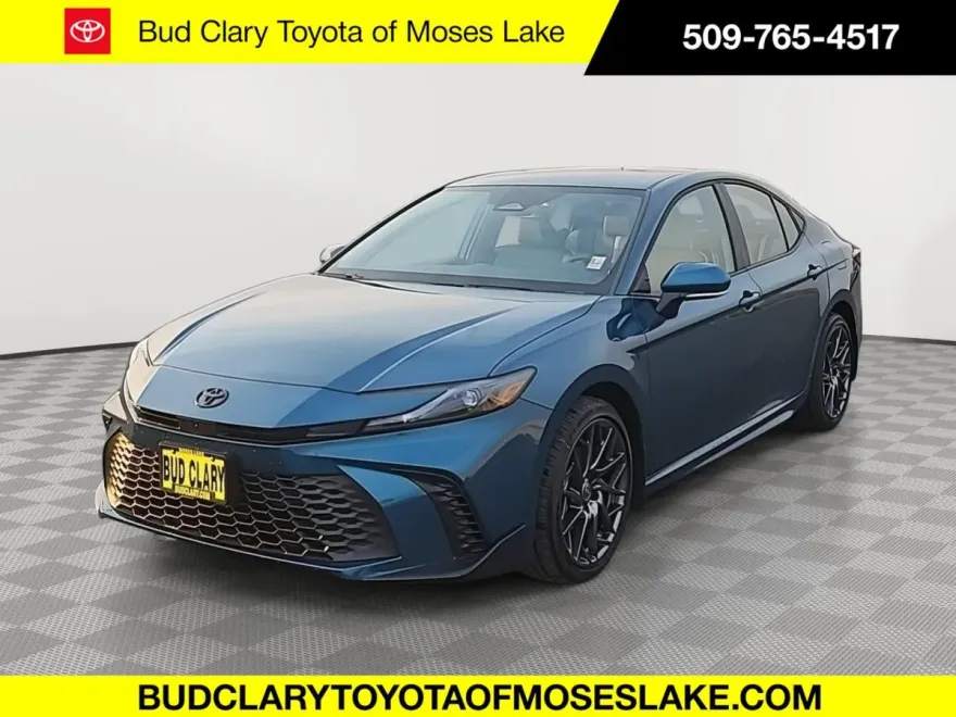 2026 Toyota Camry SE photo 1
