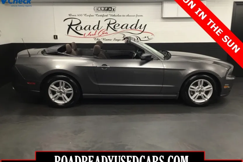 2014 Ford Mustang V6 photo 1
