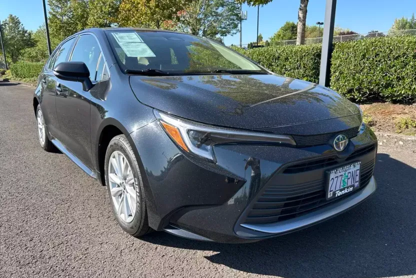 2023 Toyota Corolla Hybrid XLE photo 1