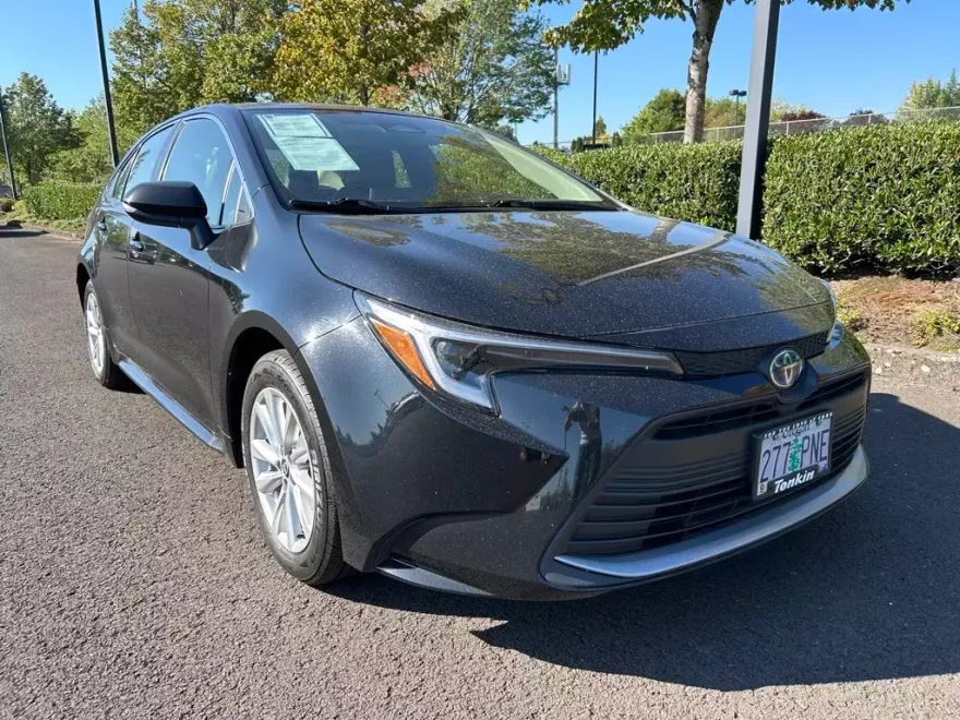 2023 Toyota Corolla Hybrid XLE photo 1