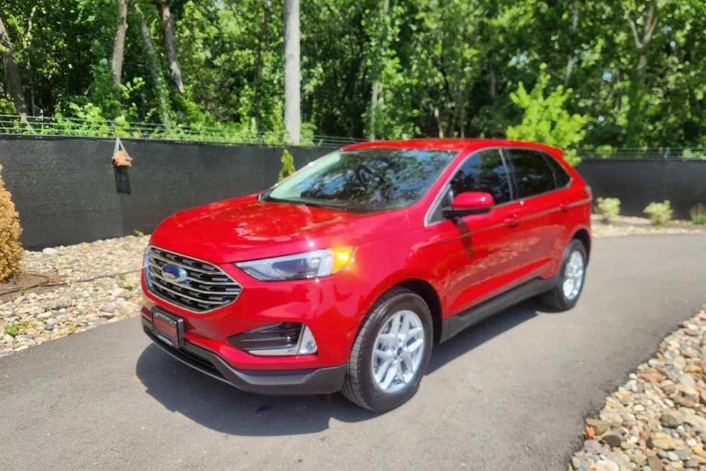 2022 Ford Edge SEL photo 1