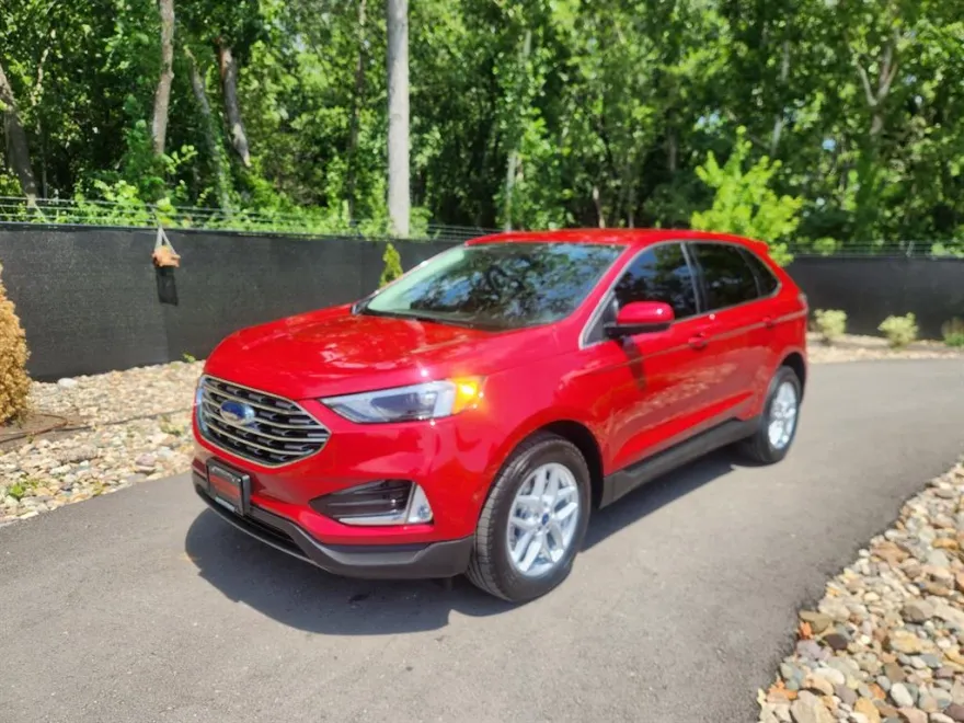 2022 Ford Edge SEL photo 1