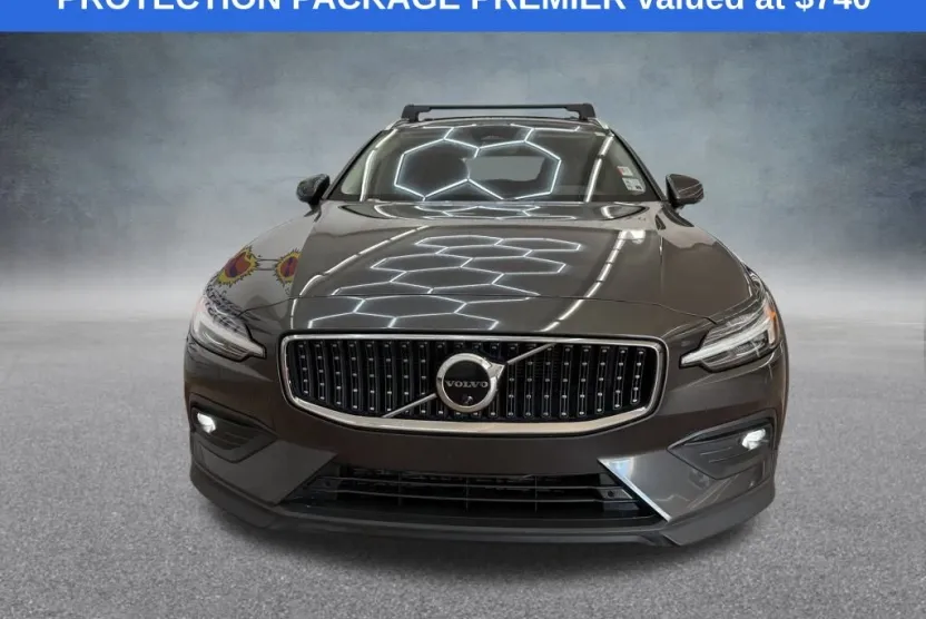 2023 Volvo V60 Cross Country B5 Plus photo 1