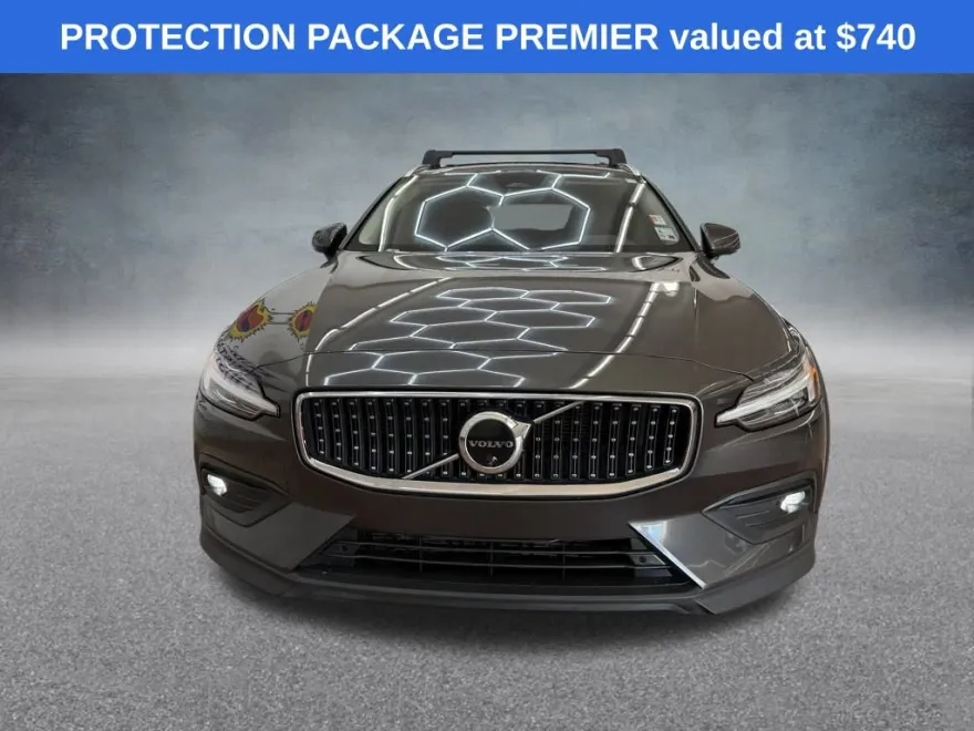 2023 Volvo V60 Cross Country B5 Plus photo 1