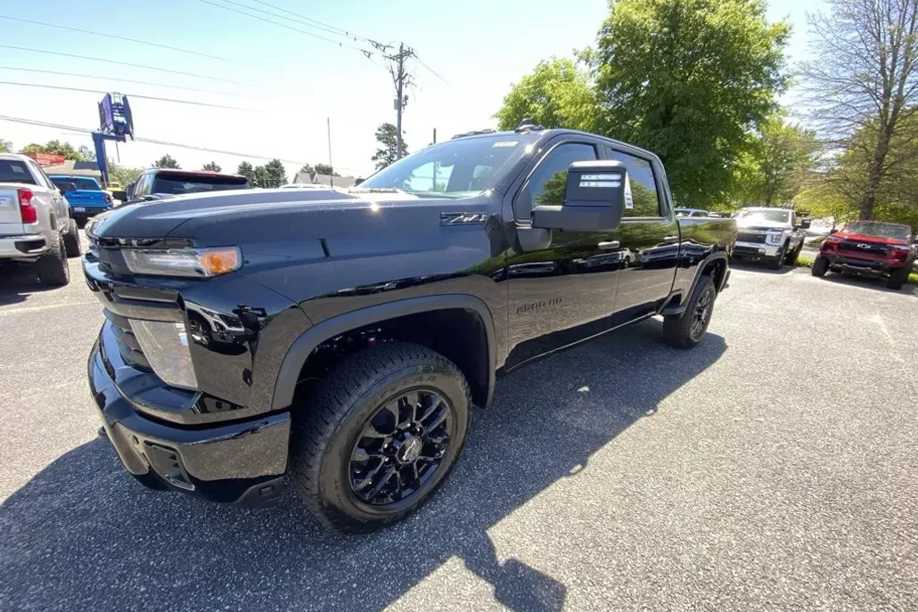 2025 Chevrolet Silverado 2500HD Custom photo 1