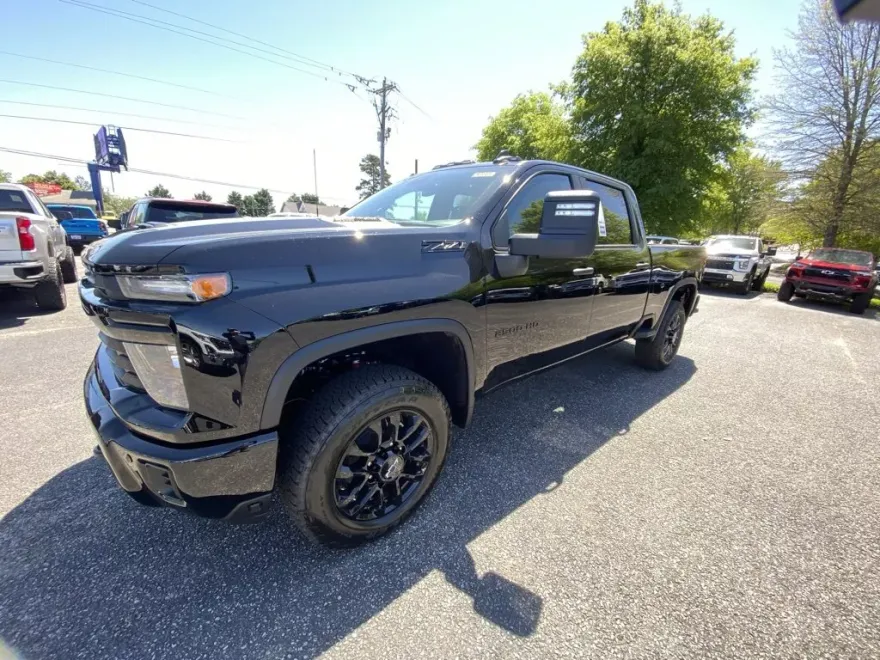 2025 Chevrolet Silverado 2500HD Custom photo 1